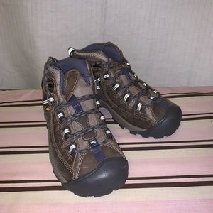 Brand new keen hiking boots